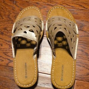 Naturalizer Women's Champagne Devon Slide Sandals